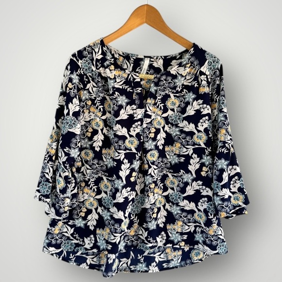 NY Collection Tops - 🎉5 for $45🎉 NY Collection top blouse shirt size M